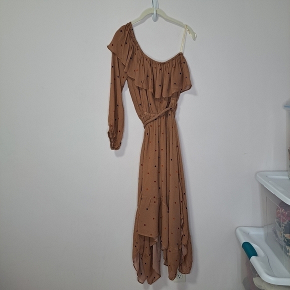 Farm Rio beige dot one shoulder dress brown small NWT - Picture 3 of 7